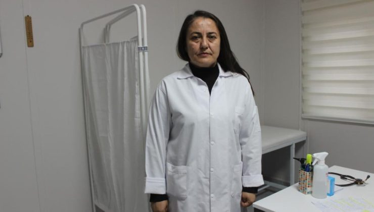 Deprem sonrası 1 ay aracının bagajında yaşayan doktor, afetzedelerle ilgilendi