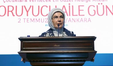 Emine Erdoğan, koruyucu ailelerle bir araya geldi