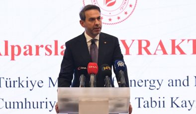 Enerji Bakanı Alparslan Bayraktar: 10 yılda 10 milyar dolarlık yatırım hedefimiz var