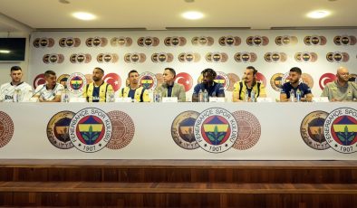 Fenerbahçe’den 7 futbolcu ile toplu imza töreni