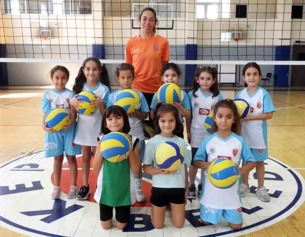 2018 Doğumlu Voleybolcu Adayları Antalya’da Antrenmanlara Başladı