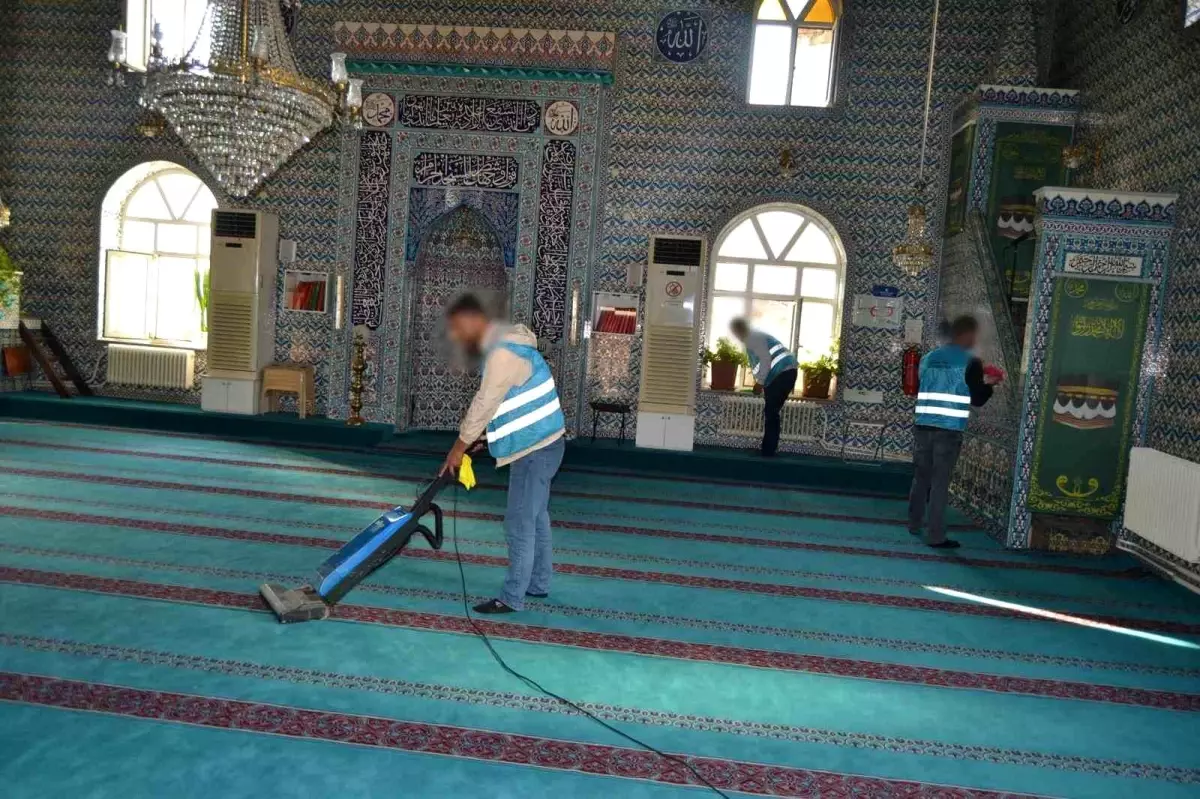 Bursa’da Camiler Denetimli Serbestlik Hükümlüleri Tarafından Temizlendi