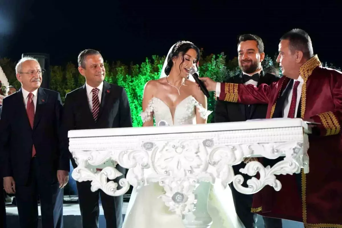 CHP Liderleri Özgür Özel ve Kemal Kılıçdaroğlu, Düğünde Nikah Şahidi Oldu