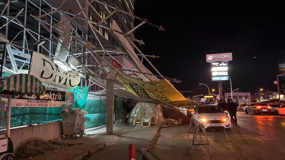 Bursa’da Lodos İskelenin Devrilmesine Neden Oldu